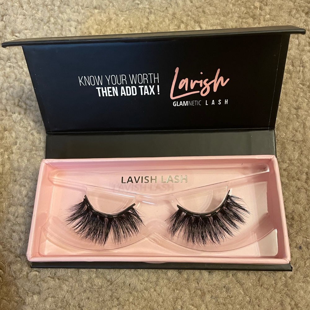 Lavish lash magnetic Glamnetic Eyelashes